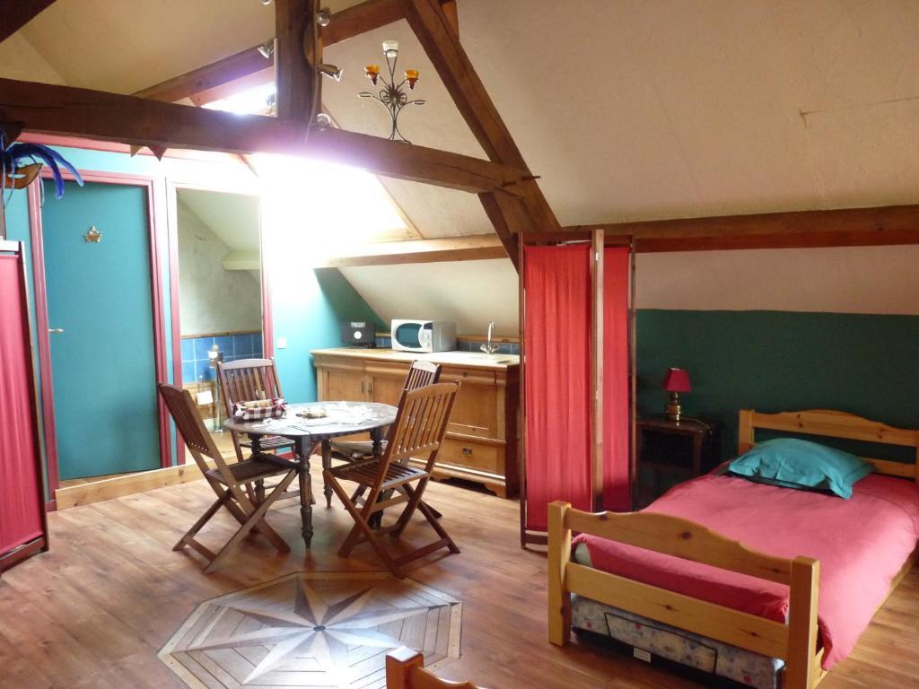 Le Trot'In Chair Bed & Breakfast Martigny-le-Comte Room photo